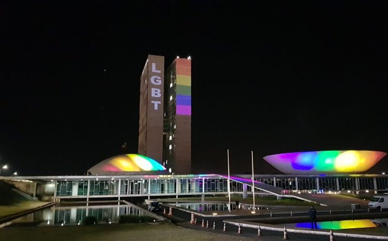 Comissão de Direitos Humanos cancela reunião sobre relatório a respeito de formas de amar