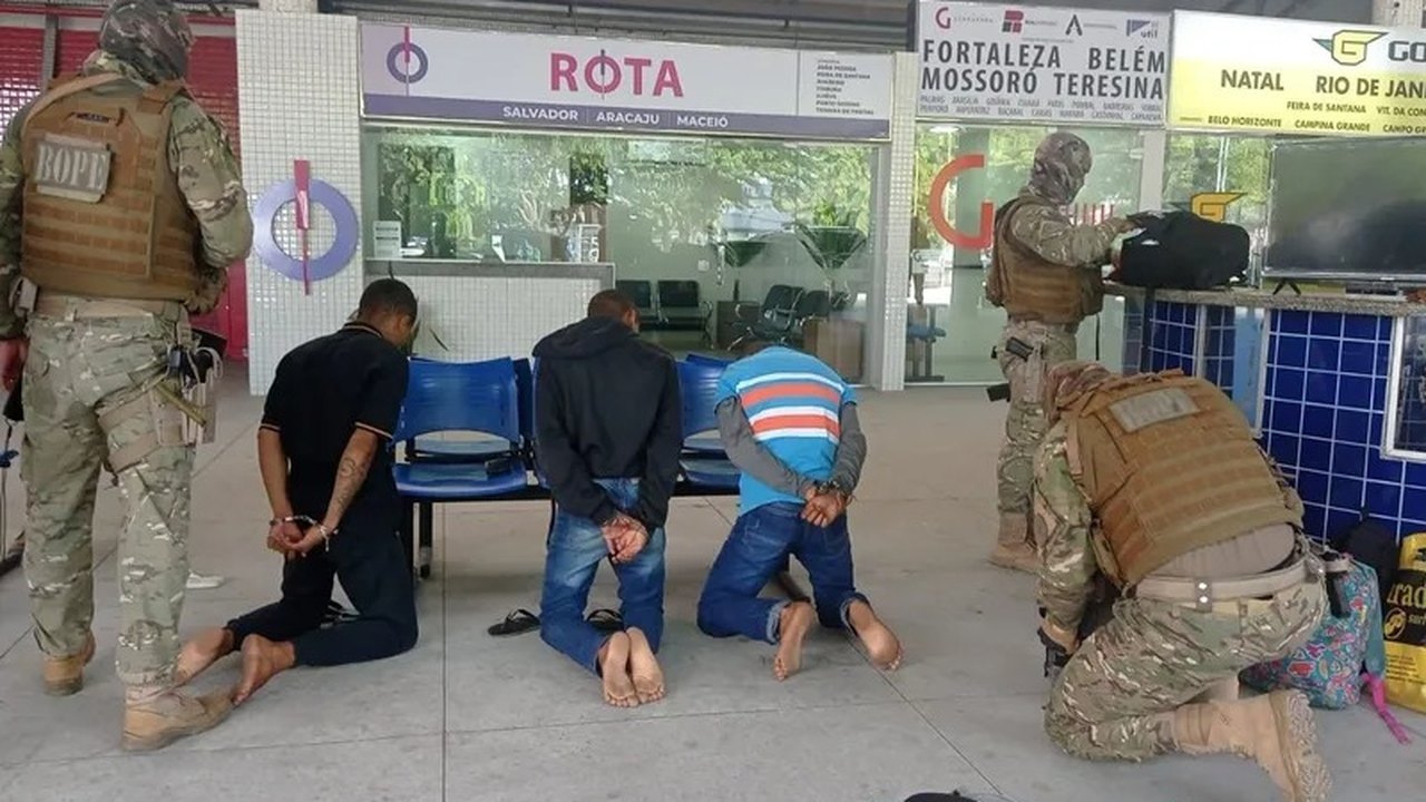 Irmãos acusados de sequestro e triplo homicídio são presos no Terminal Rodoviário de Arapiraca