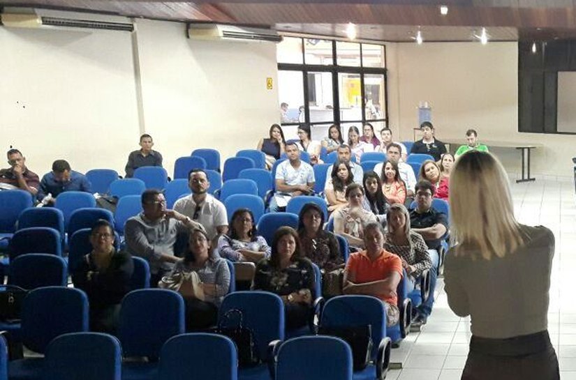 Lorena Sotto-Mayor ministra curso em Arapiraca para servidores da Justiça