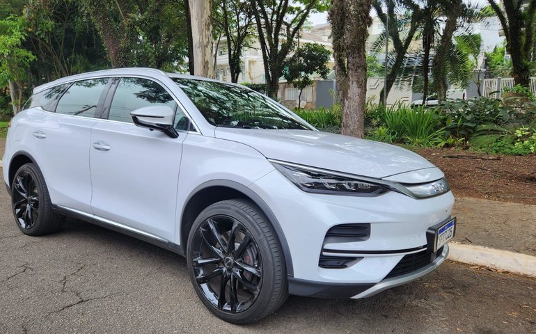 BYD Tan alia alta performance e design sofisticado