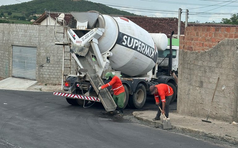 Pavimentação avança no Residencial Nossa Senhora Aparecida com serviços em 43 vias