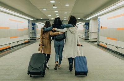 Dia do Amigo: Saiba como planejar uma viagem em grupo