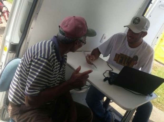 Adeal leva unidade móvel de atendimento ao Governo Presente