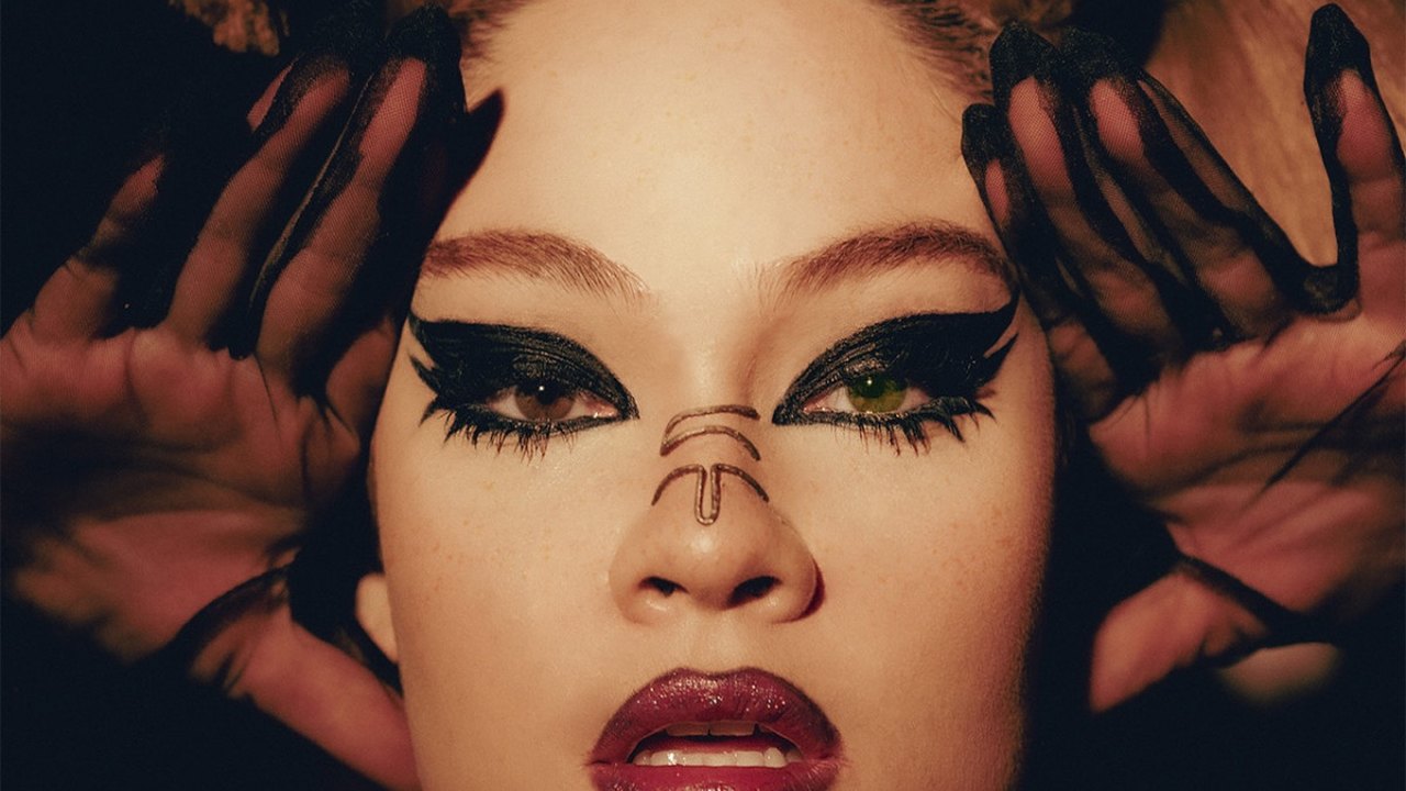 Com videoclipe “brutalmente feminino”, Jade Baraldo dá início à nova era de sua carreira em “Não Ama Nada”
