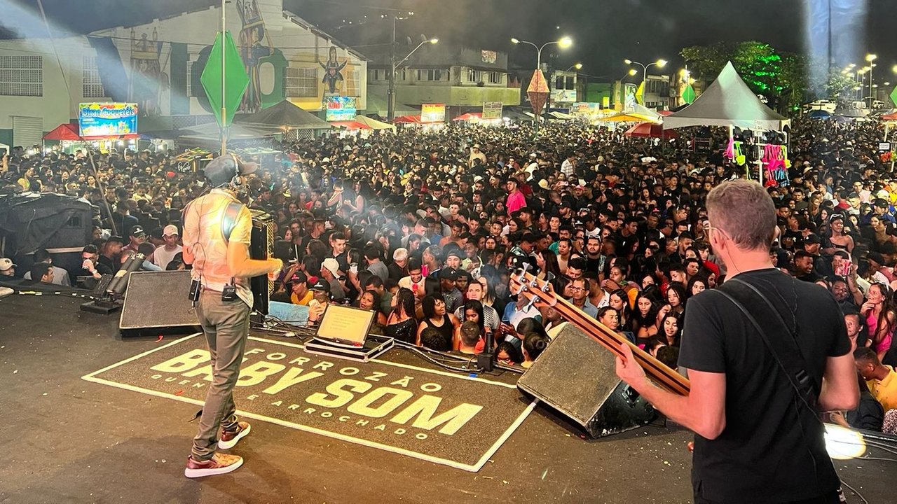 Público lota a Avenida no 1° dia do Forró para Nossa Gente, em Viçosa
