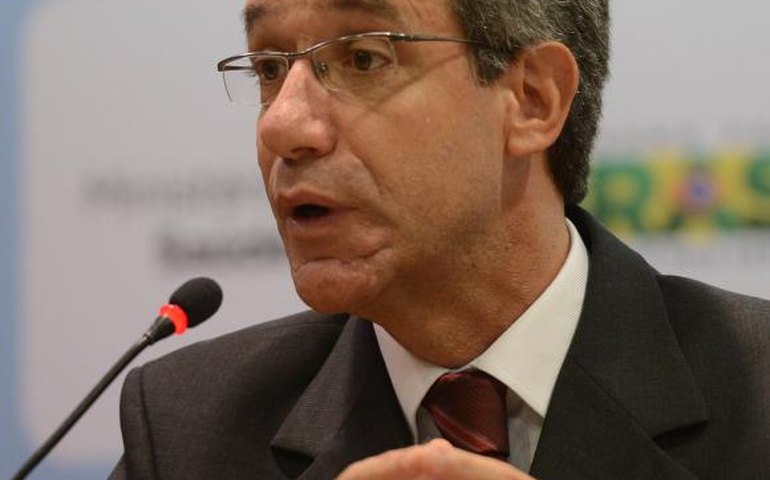 Ministro pede demissão, mas reassume cargo ainda hoje