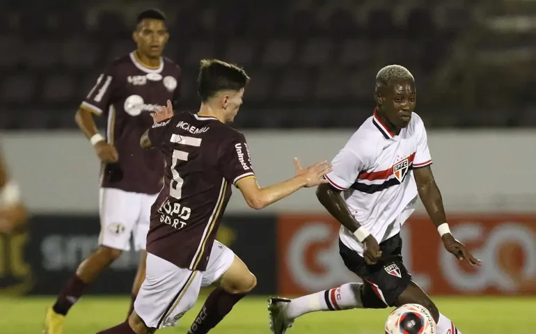 São Paulo vence Ferroviária e mantém vivo sonho do penta na Copinha