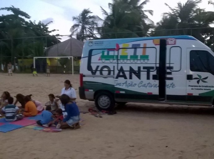 Semas leva ação de combate ao trabalho infantil ao Maceió Verão