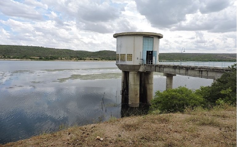 Casal monta operação emergencial para suprir abastecimento na Bacia Leiteira