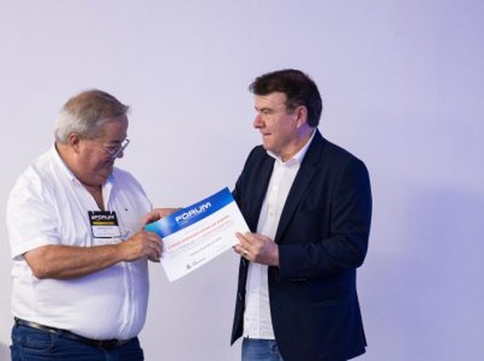 Prefeito de Paripueira recebe título de Prefeito Inovador 2025 por modernizar a iluminação com LED