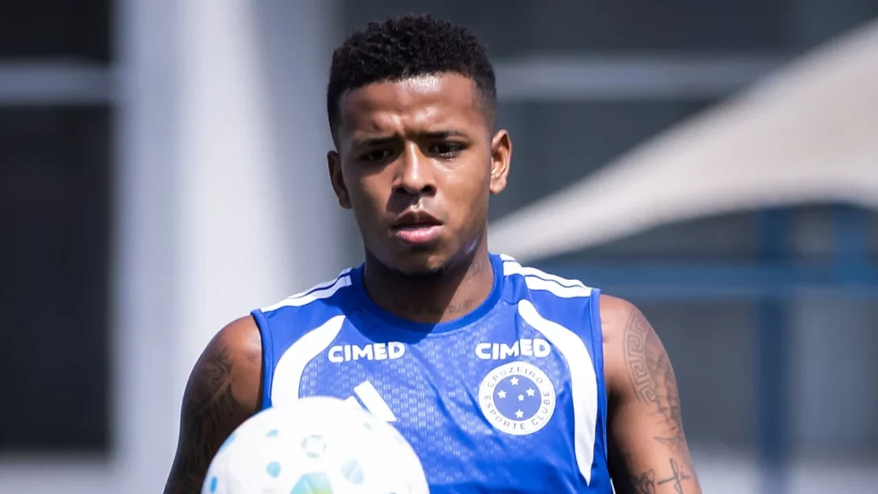 Arroyo preocupa Cruzeiro e deixa partida contra o Remo antes do intervalo