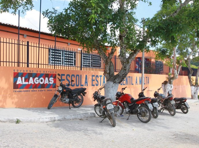 Mais de 500 alunos são beneficiados com entrega de escola totalmente reformada