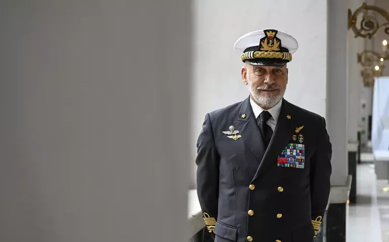 Almirante italiano da Otan recua e diz que aliança é 'defensiva'