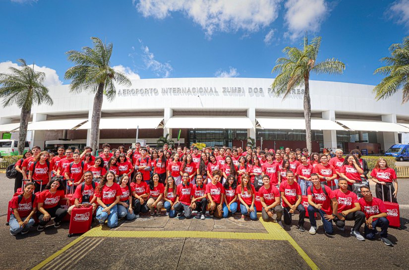 Alagoas embarca 100 alunos da rede pública para intercâmbio de imersão na Inglaterra