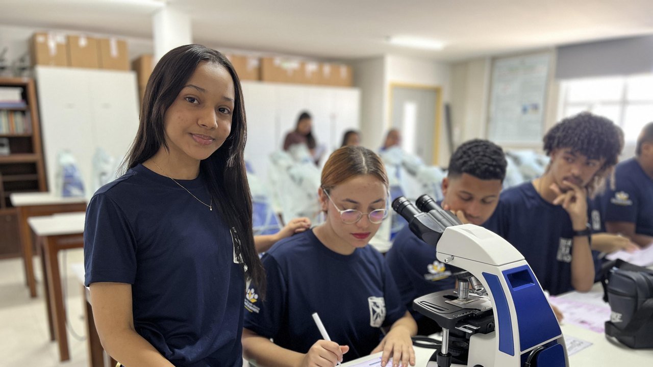 Uncisal promove experiência prática para estudantes do ensino médio na área da saúde