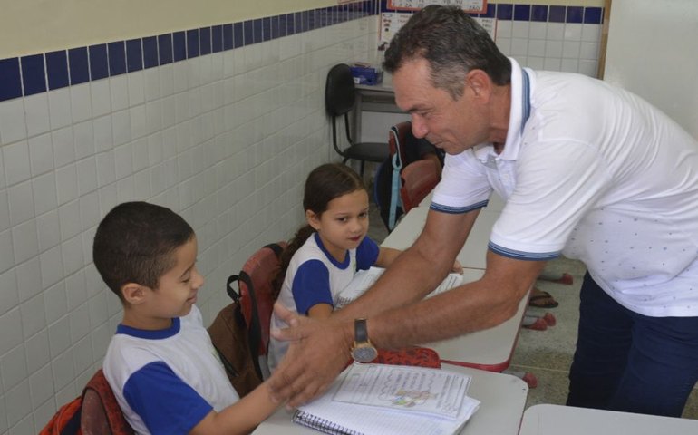 Educação de Anadia entrega reestruturação da escola do Povoado Tapera
