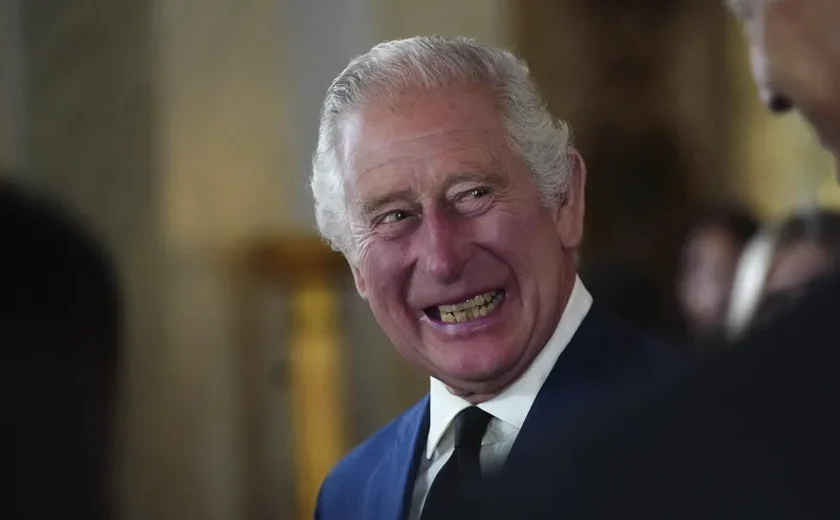 Entre rixas e disputas familiares, príncipe Harry vai voltar a Londres após diagnóstico de câncer do rei Charles III