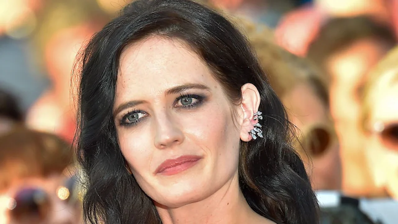 'Bond girl' Eva Green é hospitalizada após acidente em set da série 'Vandinha'