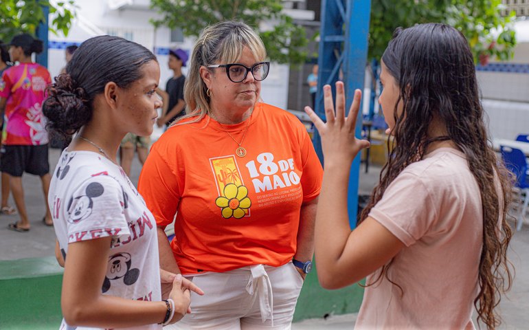 Plataforma combate evasão e estimula permanência de estudantes em escolas municipais