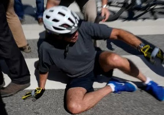 Joe Biden cai ao andar de bicicleta nos EUA