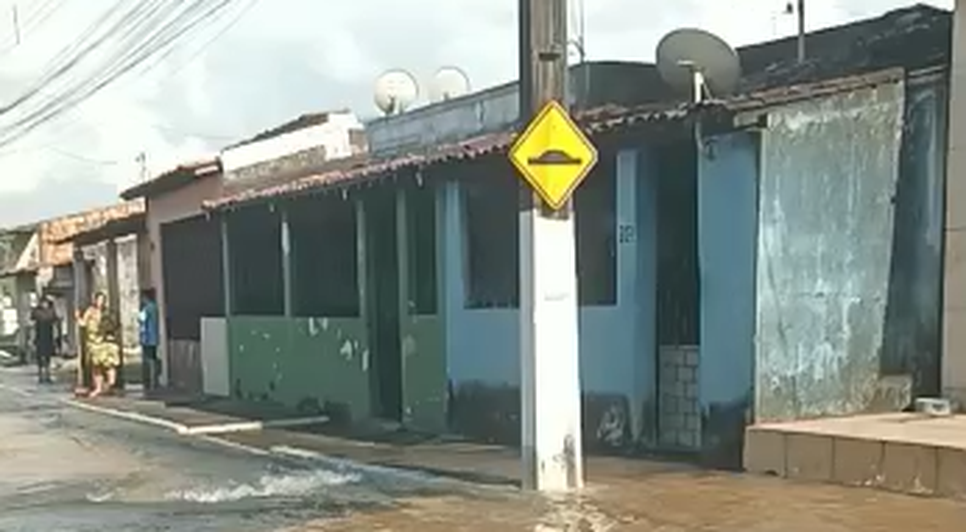 Vazamento deixa moradores sem água na Zona Norte de Aracaju