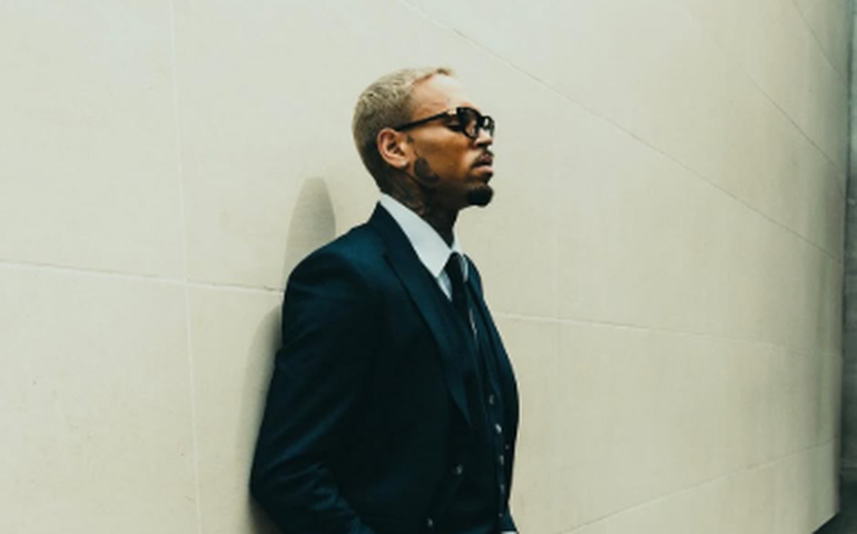 Chris Brown se declara inocente em processo de agressão em boate
