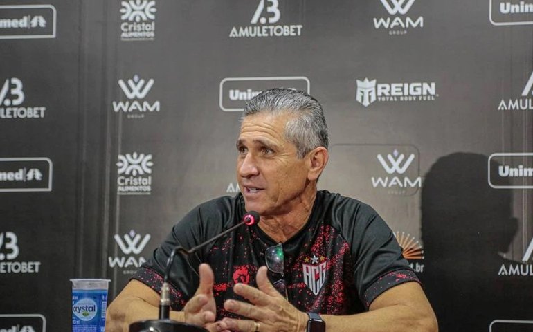 Atlético-GO demite técnico Jorginho Campos após derrota para o Goiás no clássico
