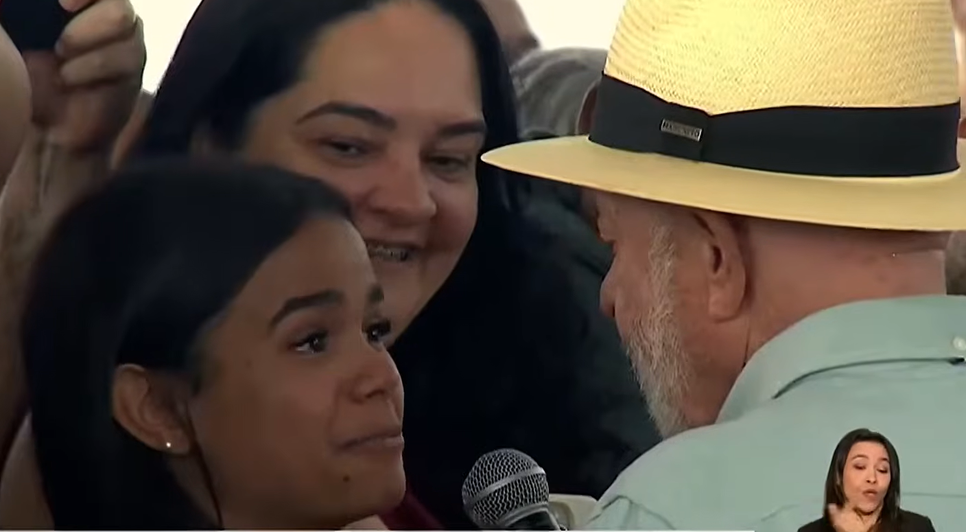 Estudante se emocionou durante interação com Lula / Foto: Reprodução
