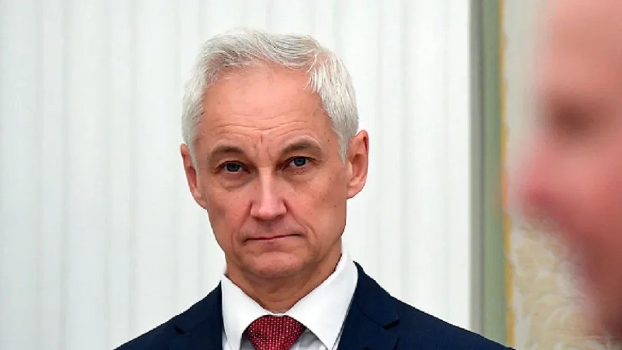 Ministro da Defesa inspeciona agrupamento russo e ouve relatório sobre situação no campo