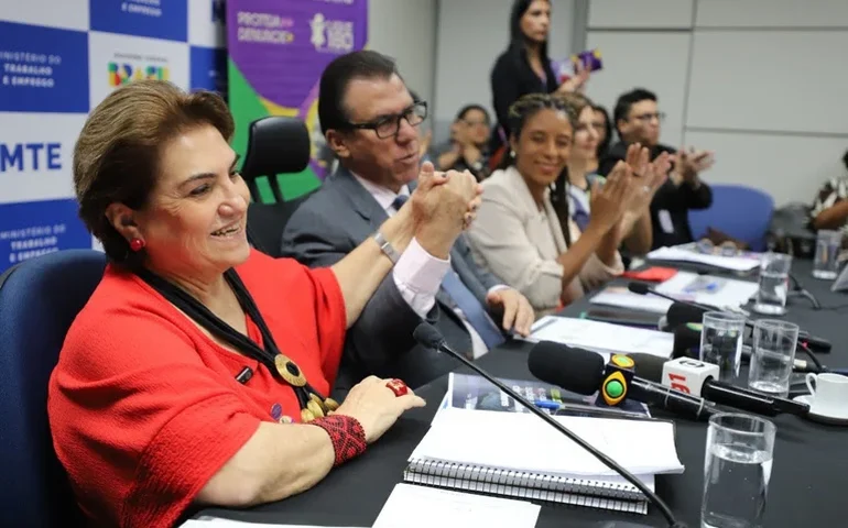 Relatório de Transparência Salarial: emprego formal de mulheres negras cresce 29% em 2025, em relação a 2023