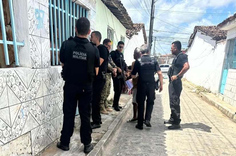 Secretário Flávio Saraiva acompanha diligências para prender autores de triplo homicídio no Clima Bom
