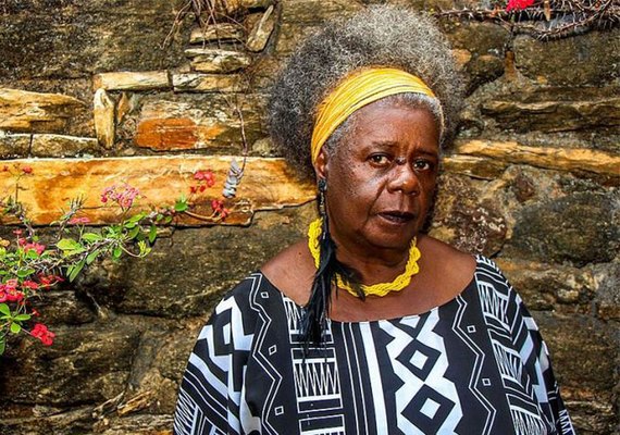 Inácio Loiola concede a Medalha de Mérito Zumbi dos Palmares à ativista negra Conceição Evaristo