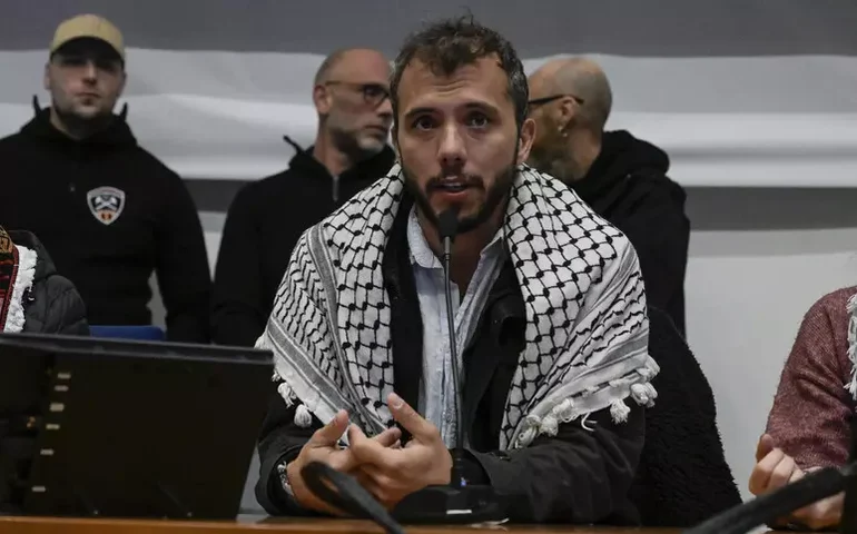Ativistas interceptados rumo a Gaza chegam a Israel para interrogatório