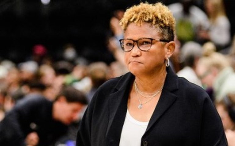 Pokey Chatman estreia bem e Brasil ganha fácil da Argentina na Copa América de basquete