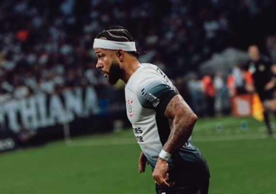 Depay reclama de dores no tornozelo após sua estreia no Corinthians, mas exames descartam lesão