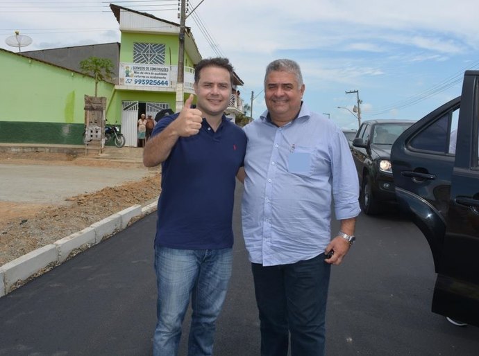 Governador e prefeito visitam obras de pavimentação em São Miguel