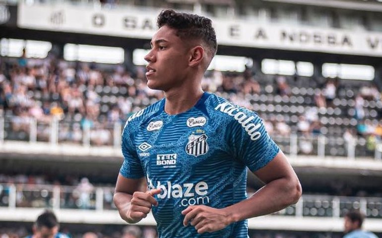 Ponte Preta negocia com Santos, mas Vinícius Balieiro trava transferência e continua na Vila