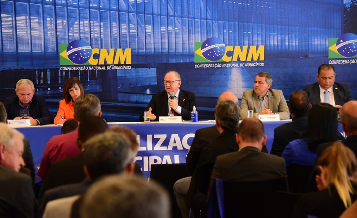 Prefeitos aprovaram nesta manhã carta com propostas para fortalecer gestões municipais