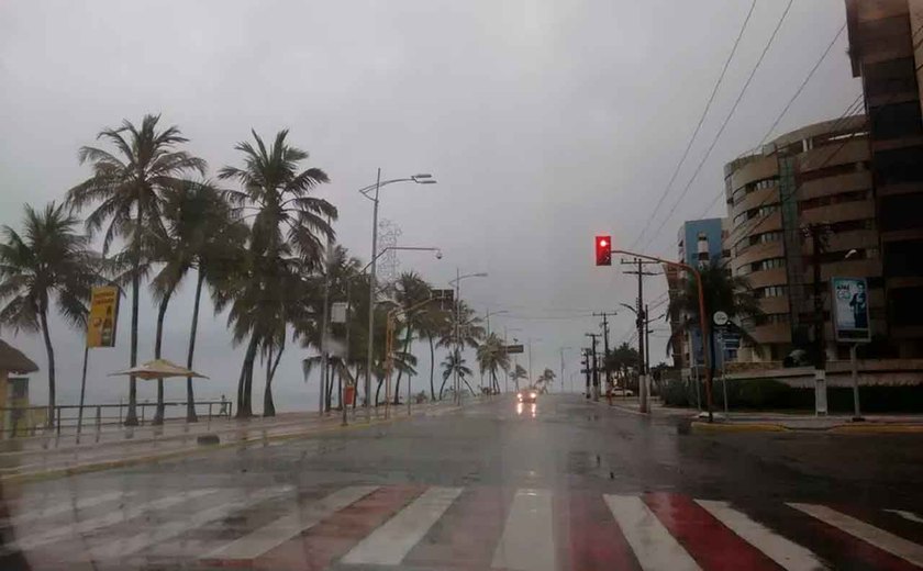 Inmet alerta para chuvas intensas em Maceió e outros municípios de AL