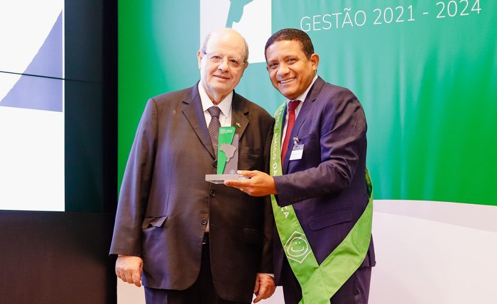Júlio Cezar recebeu, em Brasília, o prêmio nacional Prefeito Amigo da Criança