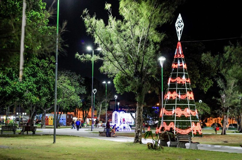 Bairros de Maceió recebem decoração natalina