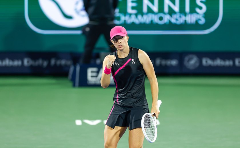 Iga Swiatek se surpreende com título e duplo 6/0 em Wimbledon: 'As emoções são maiores aqui'