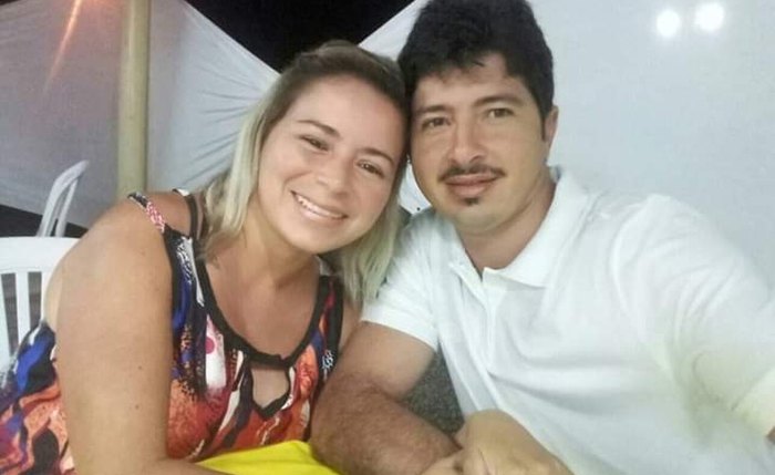 O casal saiu para buscar um lanche quando motorista embriagado causou colisão