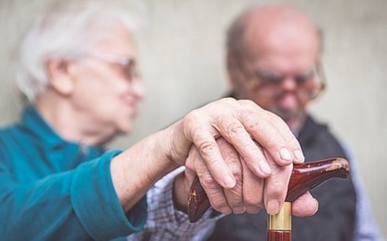 Alzheimer: EUA aprovam novo remédio que pode desacelerar a doença
