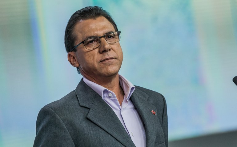 Salário mínimo de R$ 1.302 pode ser revisado até 1º de maio, diz ministro