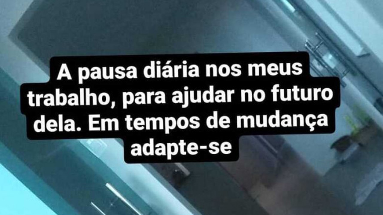 Auxiliando na alfabetização de filha pequena, fisioterapeuta descobre talento na educação