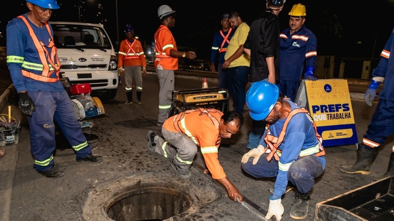Operação Tampa Bueiro já nivelou 569 tampas de poços de visita em 139 vias de Maceió