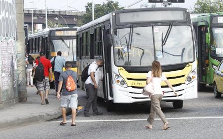 Congestionamento no Rio aumenta 500% em 1º dia após flexibilização
