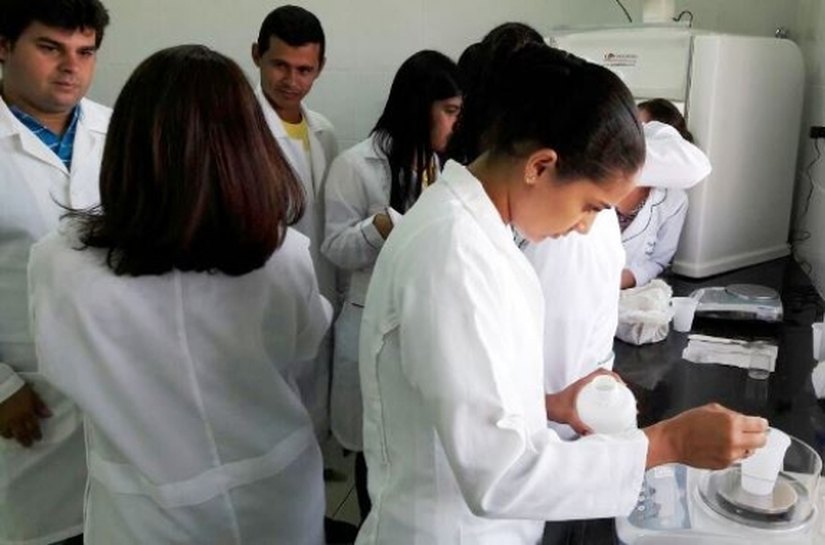 Laboratórios do Polo Tecnológico Agroalimentar são utilizados em aulas práticas