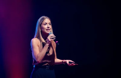 Gabriela Prioli conecta gestão pública e diálogo na Feira dos Municípios